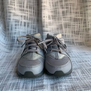 Toddler gray Nike-Huaraches
